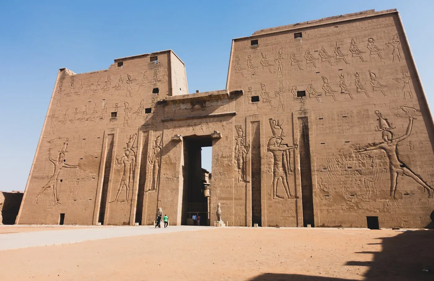 Valise, santé et argent : bien préparer son voyage en Égypte